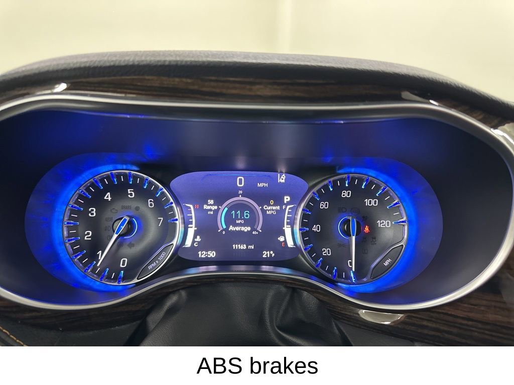 Used 2023 Chrysler Pacifica Pinnacle w/ Trailer Tow Group image 40