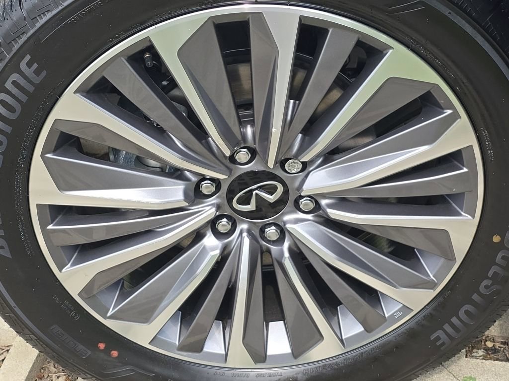 New 2025 INFINITI QX80 Sensory image 18