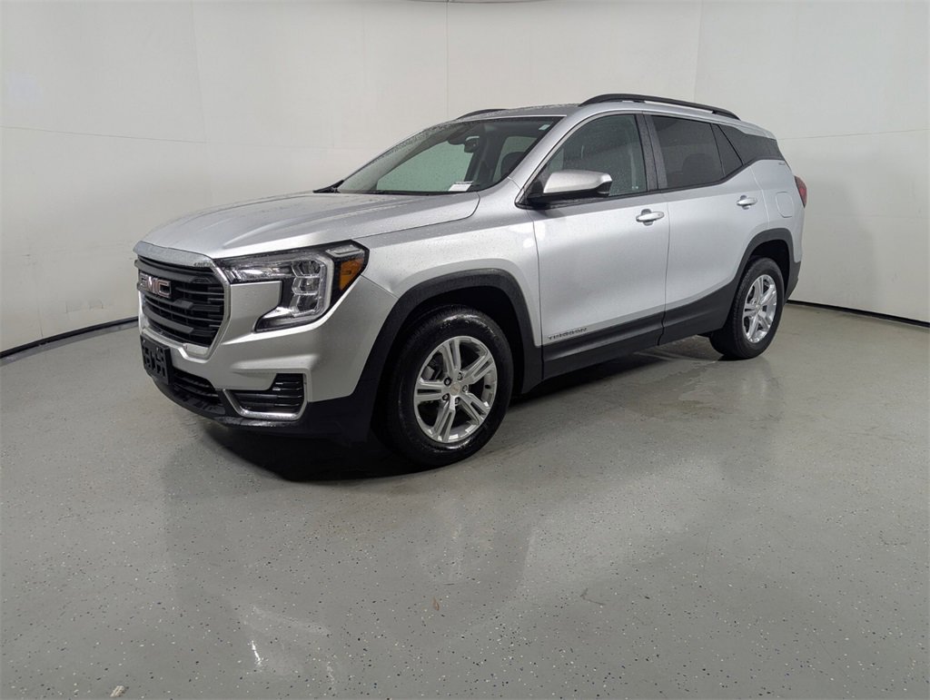 Used 2022 GMC Terrain SLE w/ Driver Convenience Package image 3