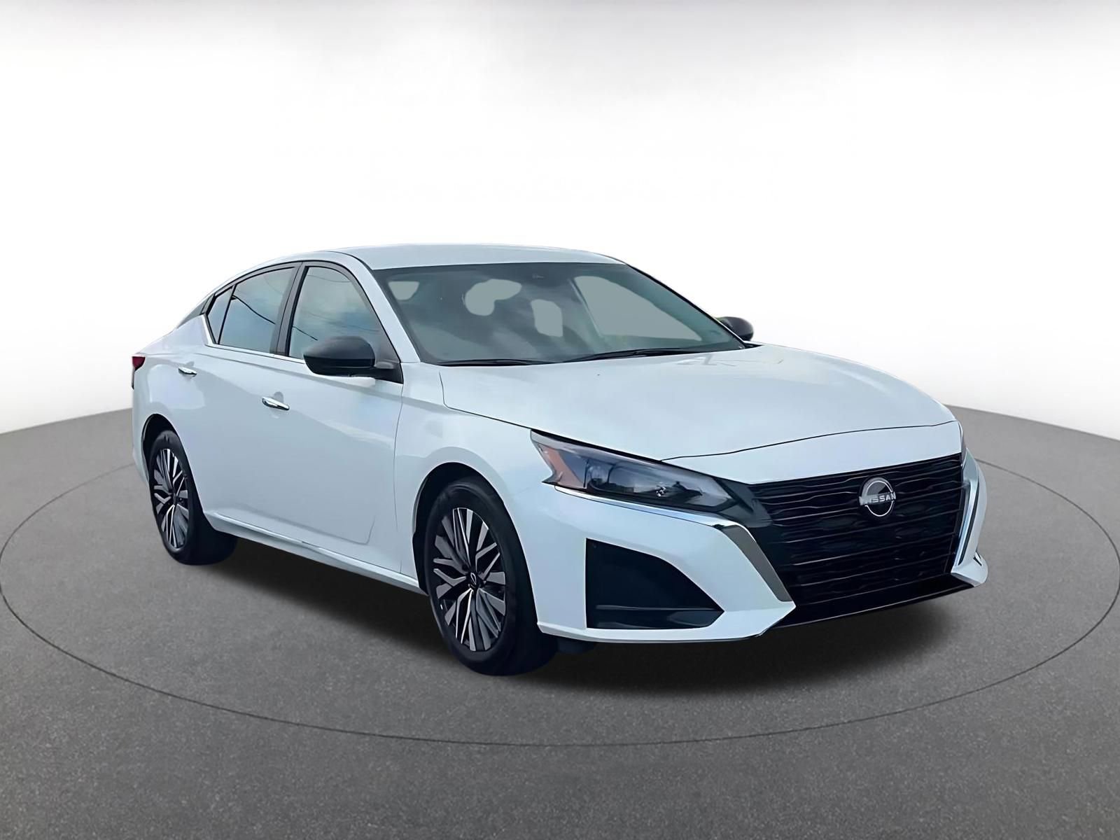Used 2025 Nissan Altima 2.5 SV FWD image 3