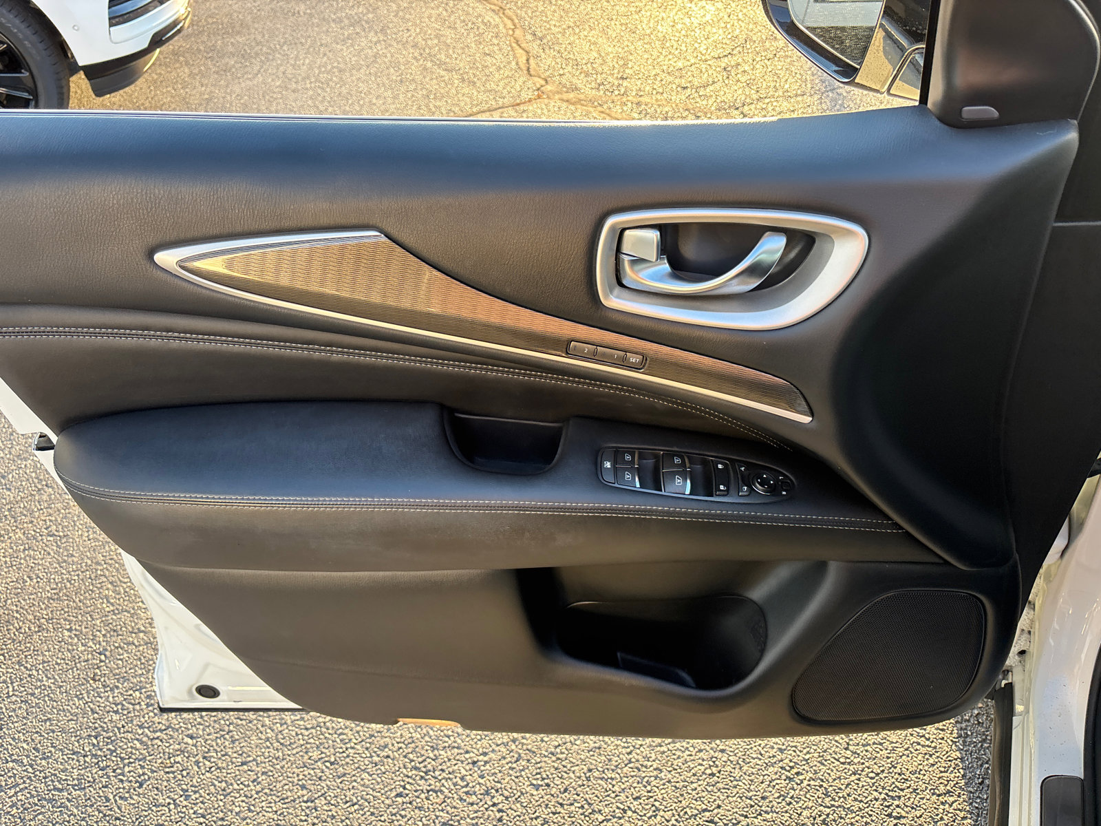 Used 2020 INFINITI QX60 Luxe w/ Essential Package image 11