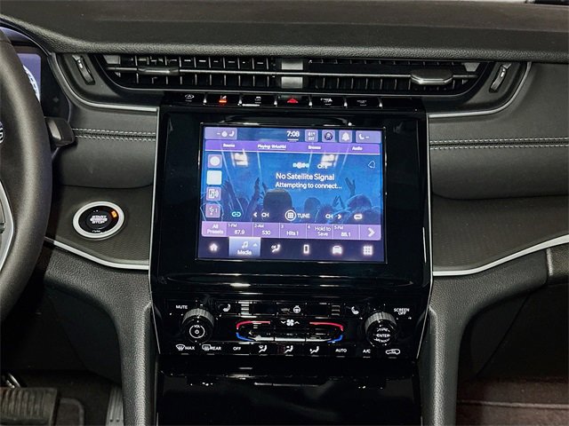 New 2025 Jeep Grand Cherokee Altitude image 9