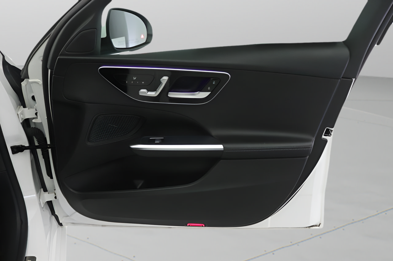 Used 2023 Mercedes-Benz C 300 Sedan image 21