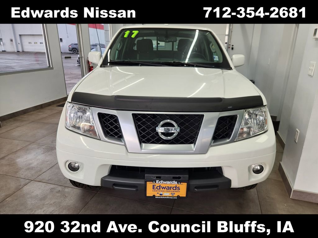 Used 2017 Nissan Frontier PRO-4X image 2