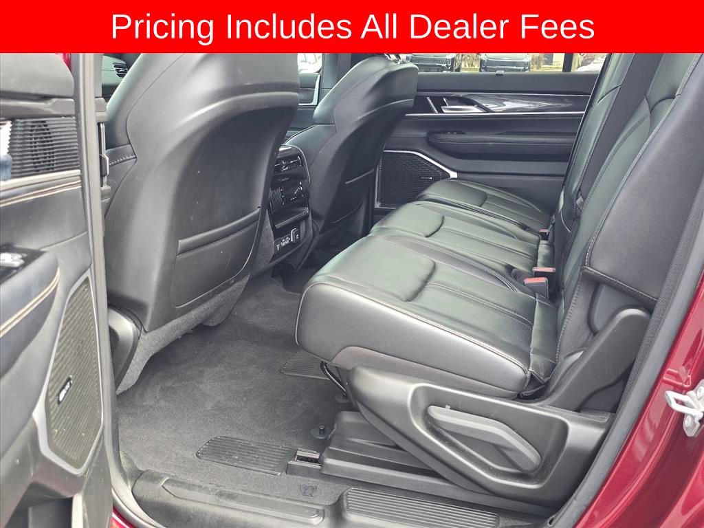 Used 2023 Jeep Wagoneer 4WD w/ Premium Group I image 10