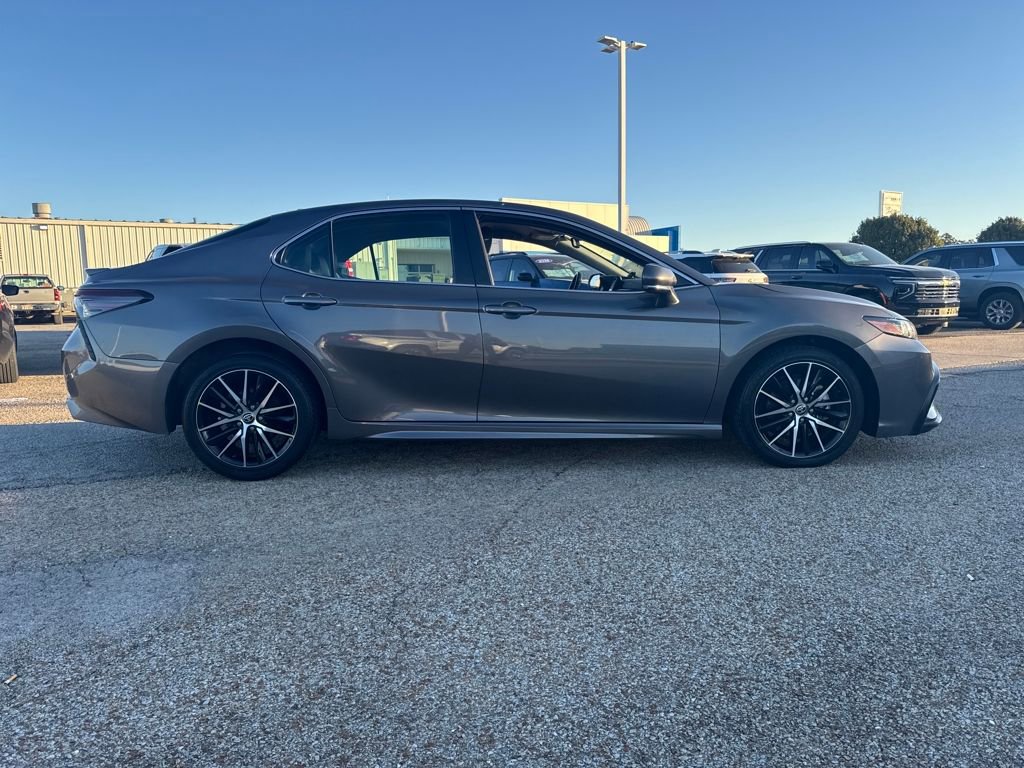 Used 2024 Toyota Camry SE image 7