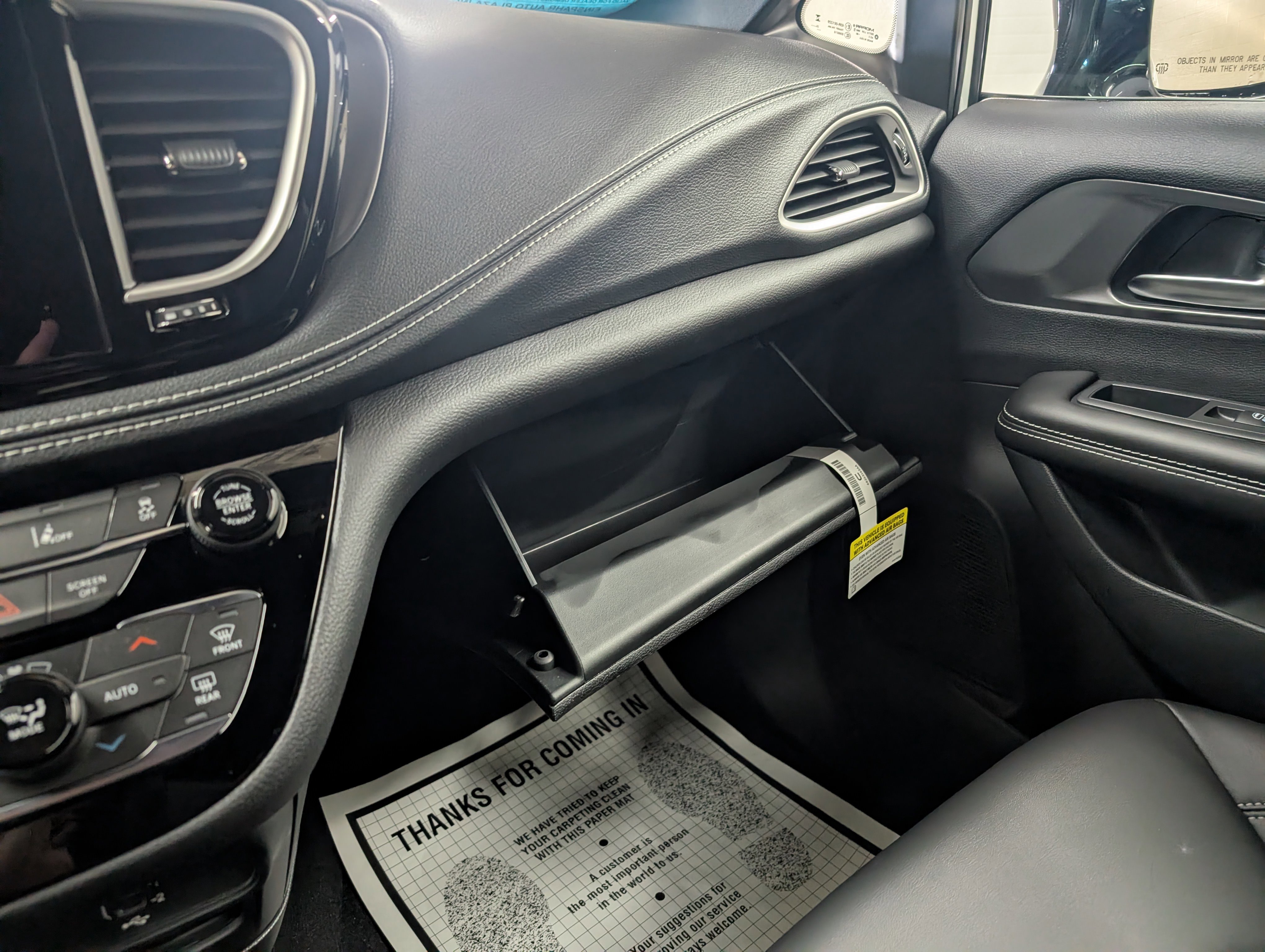 New 2026 Chrysler Pacifica Select image 18