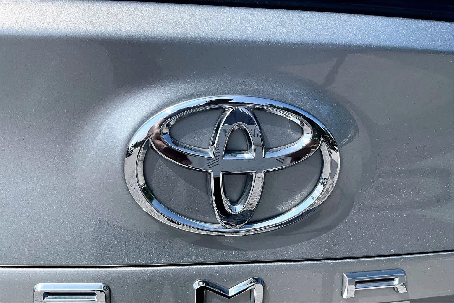 Used 2020 Toyota Camry XLE FWD image 30