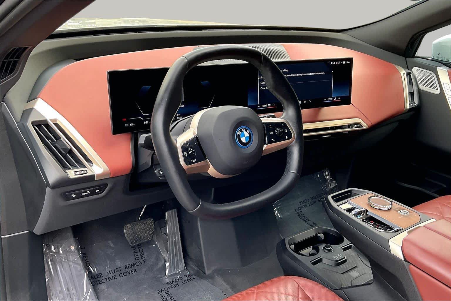 Used 2024 BMW iX xDrive50 w/ Premium Package AWD/4WD image 17