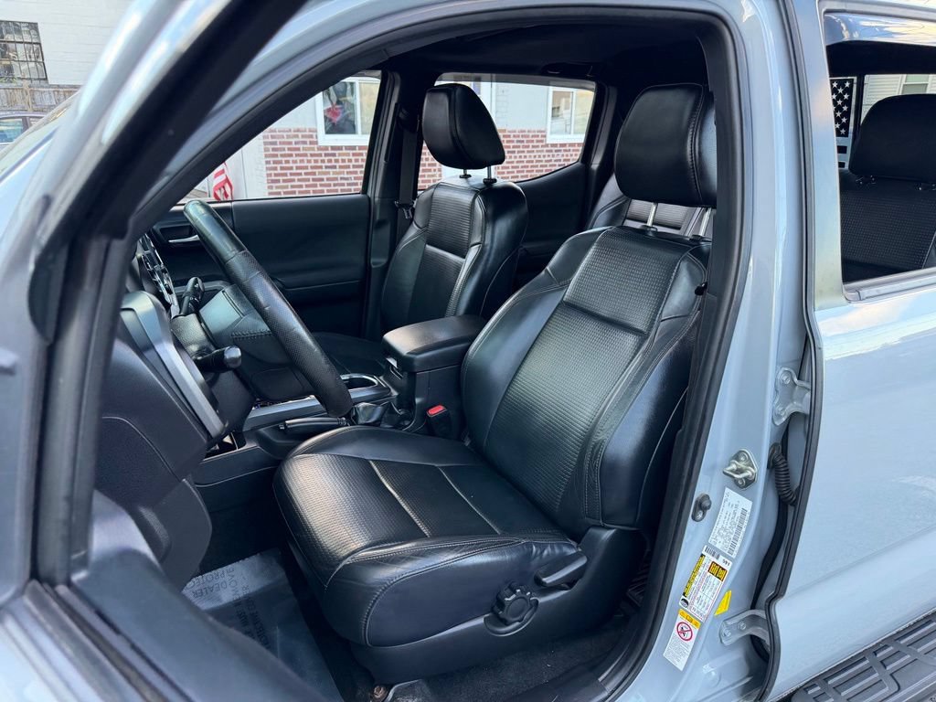 Used 2018 Toyota Tacoma TRD Off-Road AWD/4WD image 15