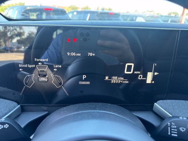 Used 2025 Nissan Kicks SV AWD/4WD image 18