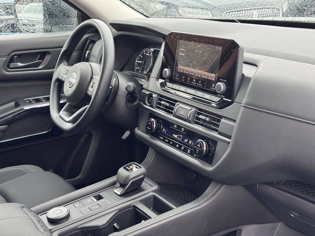 Used 2025 Nissan Pathfinder S image 26