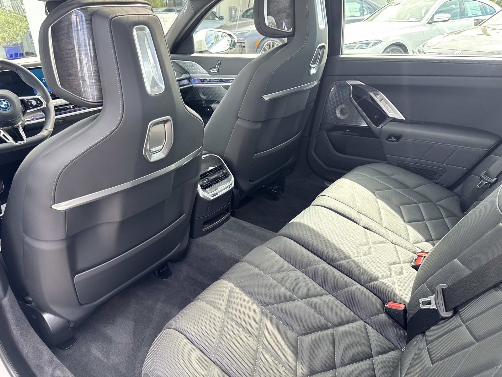 Used 2025 BMW i7 eDrive50 w/ M Sport Package image 11