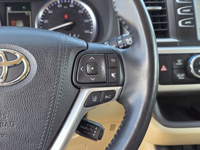 Used 2017 Toyota Highlander XLE image 25