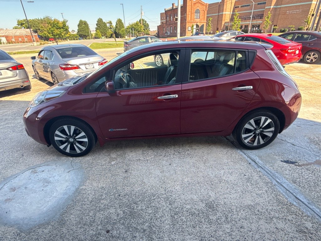 Used 2015 Nissan Leaf SL w/ Premium Package FWD image 7