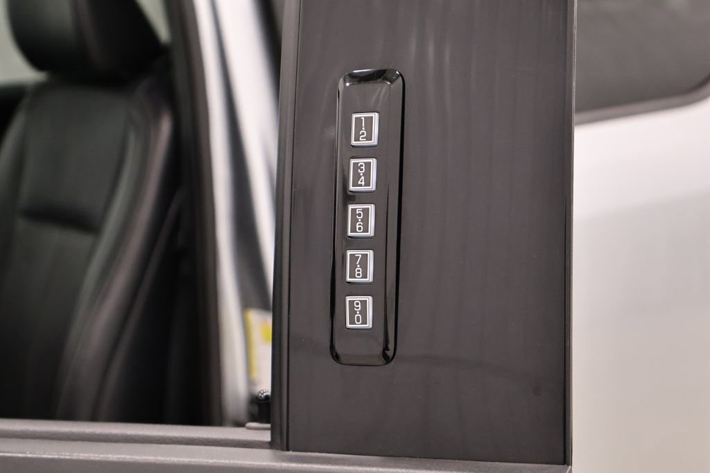 Certified 2022 Ford F250 Lariat w/ Black Appearance Package image 39
