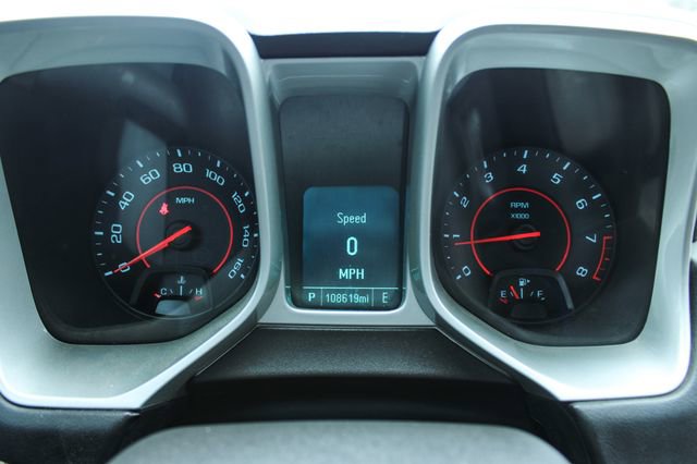 Used 2015 Chevrolet Camaro LT RWD image 23