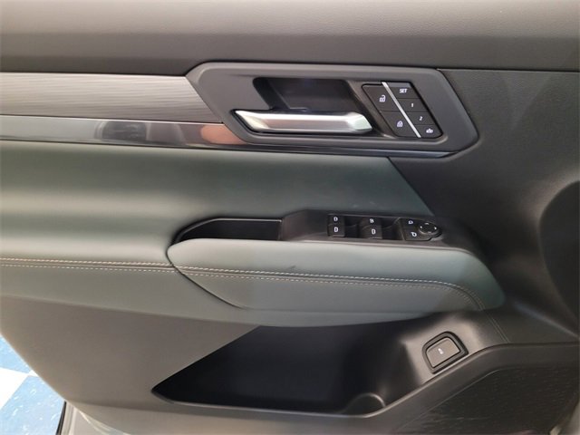 New 2026 GMC Terrain AT4 w/ Convenience Package III image 25