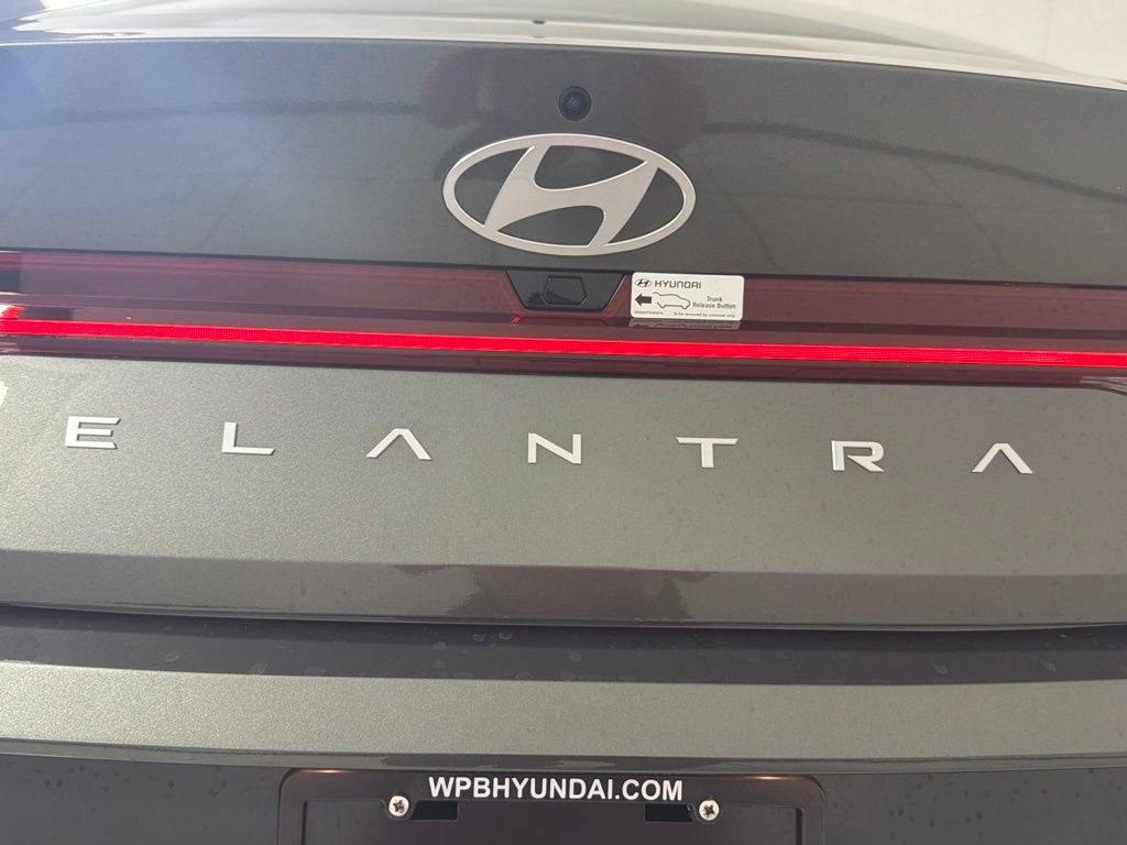 Certified 2025 Hyundai Elantra SEL FWD image 10