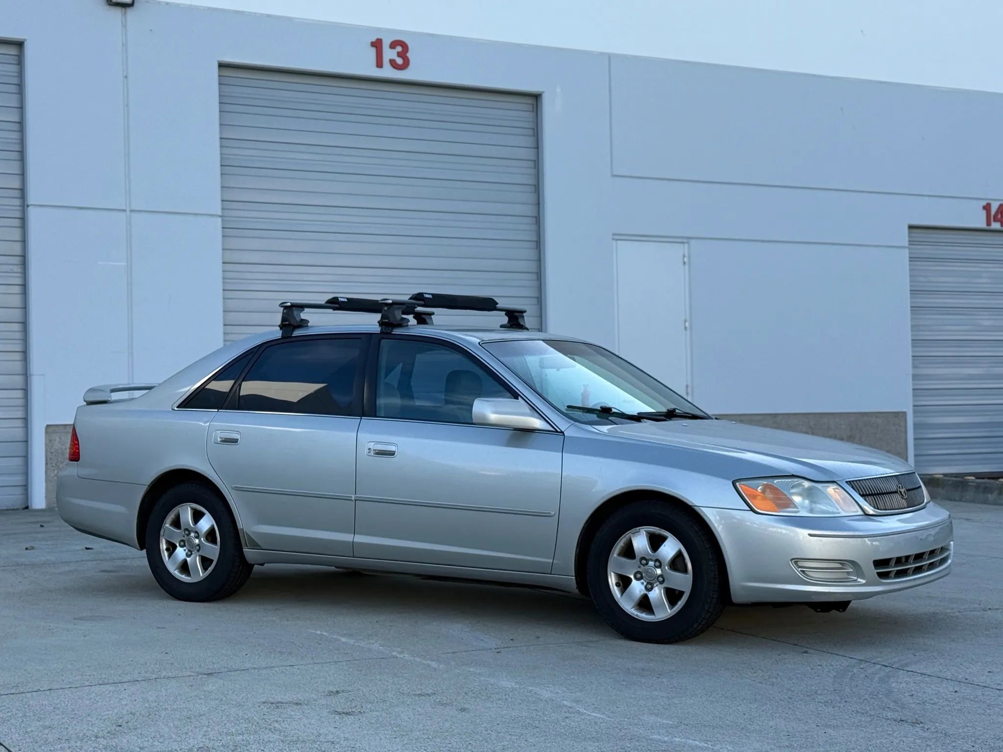 Used 2000 Toyota Avalon XL image 1