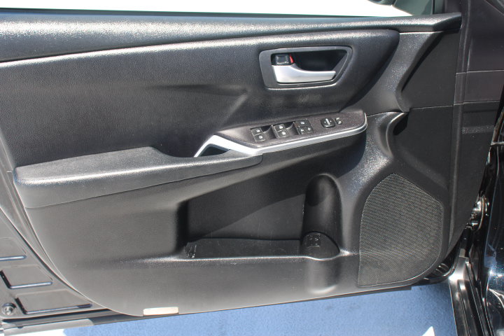 Used 2017 Toyota Camry SE FWD image 10
