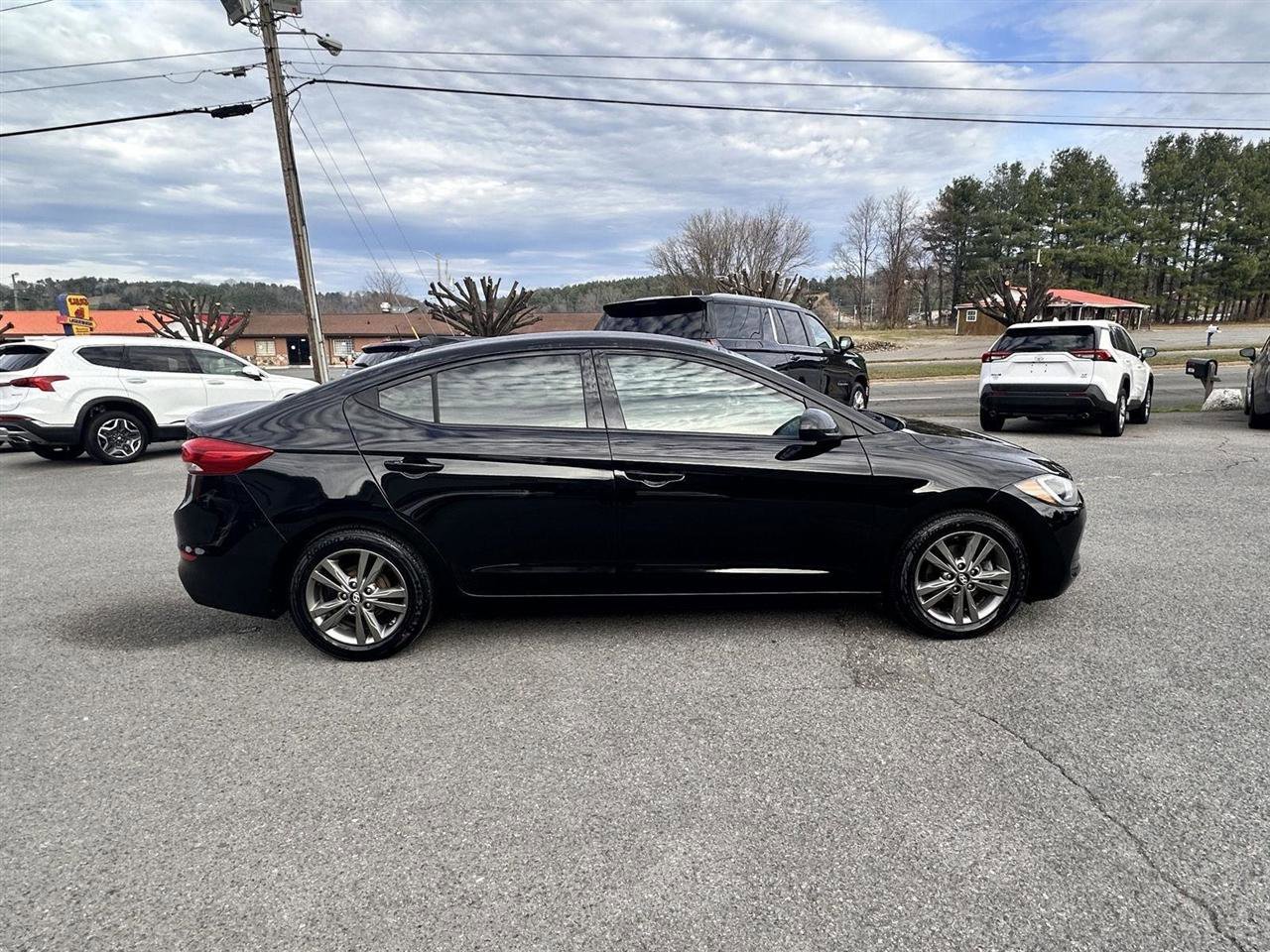 Used 2017 Hyundai Elantra SE w/ SE A/T Tech Package 03 image 4