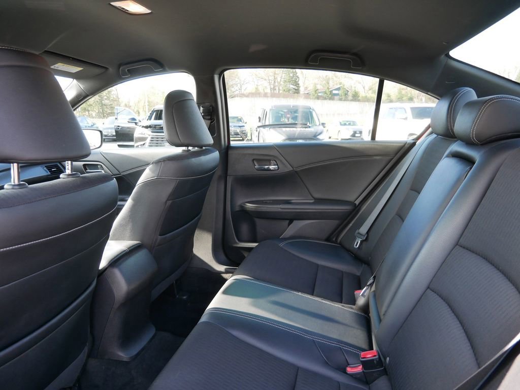 Used 2017 Honda Accord Sport image 11