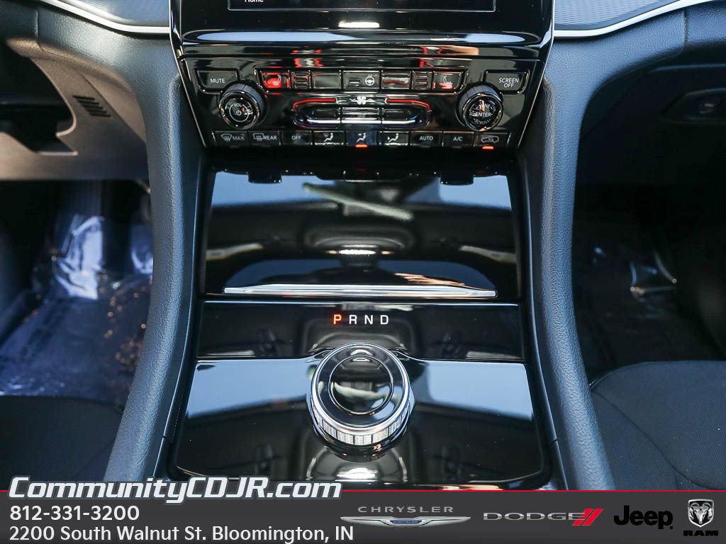 New 2025 Jeep Grand Cherokee Laredo X w/ Luxury Tech Group I image 16