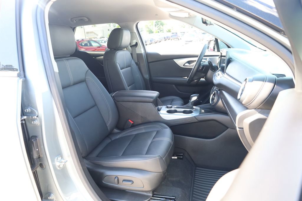 Used 2024 Chevrolet Blazer LT w/ Sound & Technology Package FWD image 23
