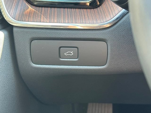 Certified 2024 Volvo XC60 B5 Plus w/ Climate Package AWD/4WD image 31