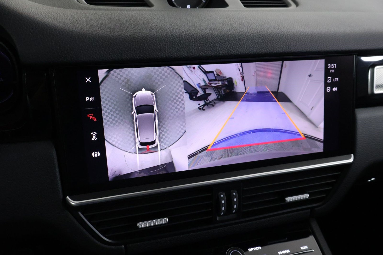 Certified 2023 Porsche Cayenne Platinum Edition AWD/4WD image 17