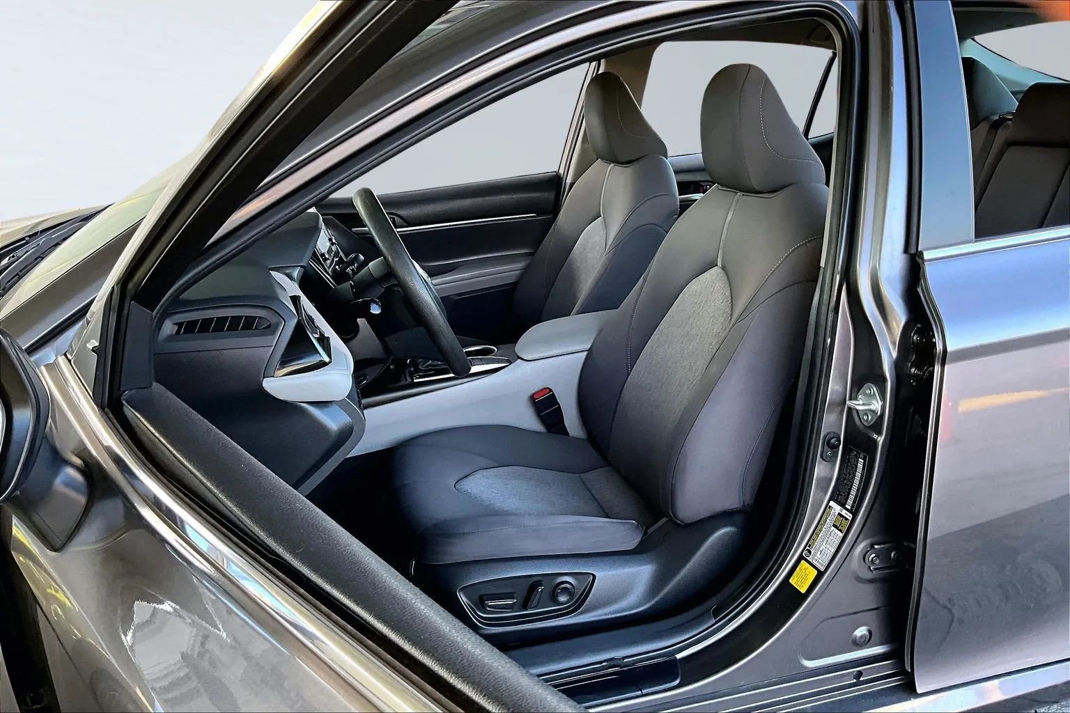 Used 2022 Toyota Camry LE FWD image 18