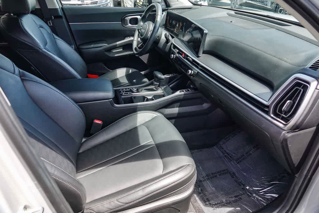 Certified 2024 Kia Sorento EX w/ Panoramic Sunroof Package FWD image 15