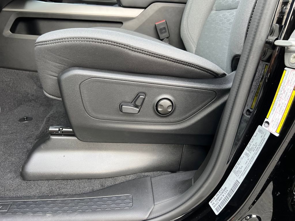New 2026 RAM 1500 4x4 Crew Cab image 31