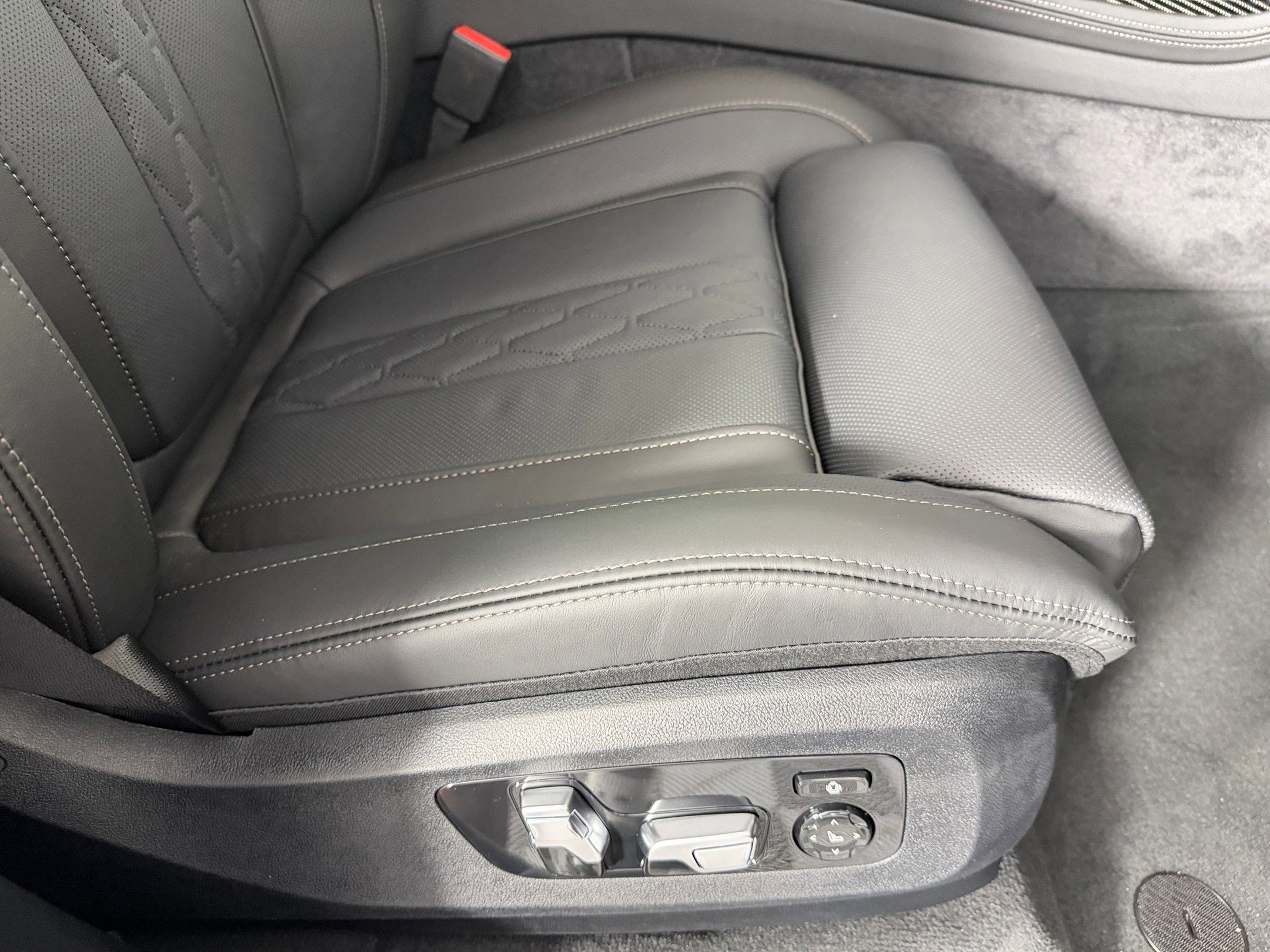 New 2026 BMW X7 M60i image 34