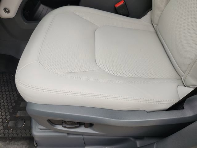 Used 2025 Land Rover Defender 110 X-Dynamic SE image 22