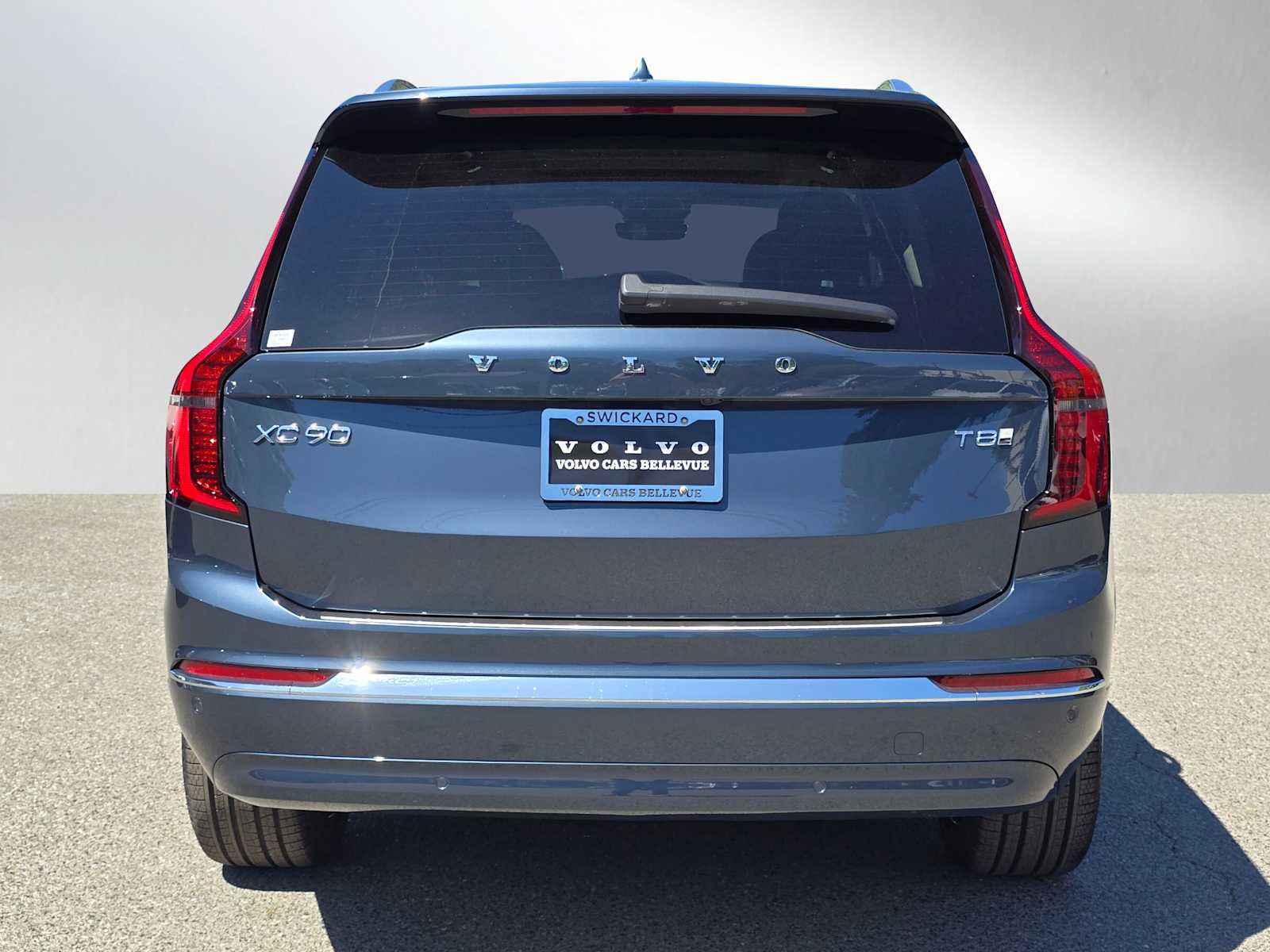 New 2026 Volvo XC90 T8 Plus w/ Protection Package Premier AWD/4WD image 4