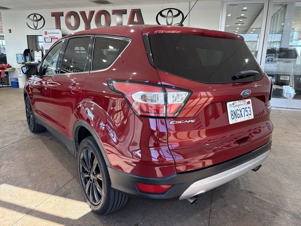 Used 2017 Ford Escape SE FWD image 8