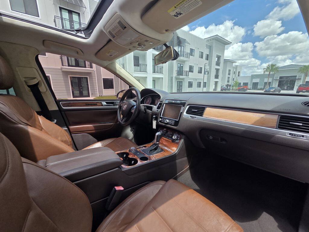 Used 2011 Volkswagen Touareg VR6 AWD/4WD image 45