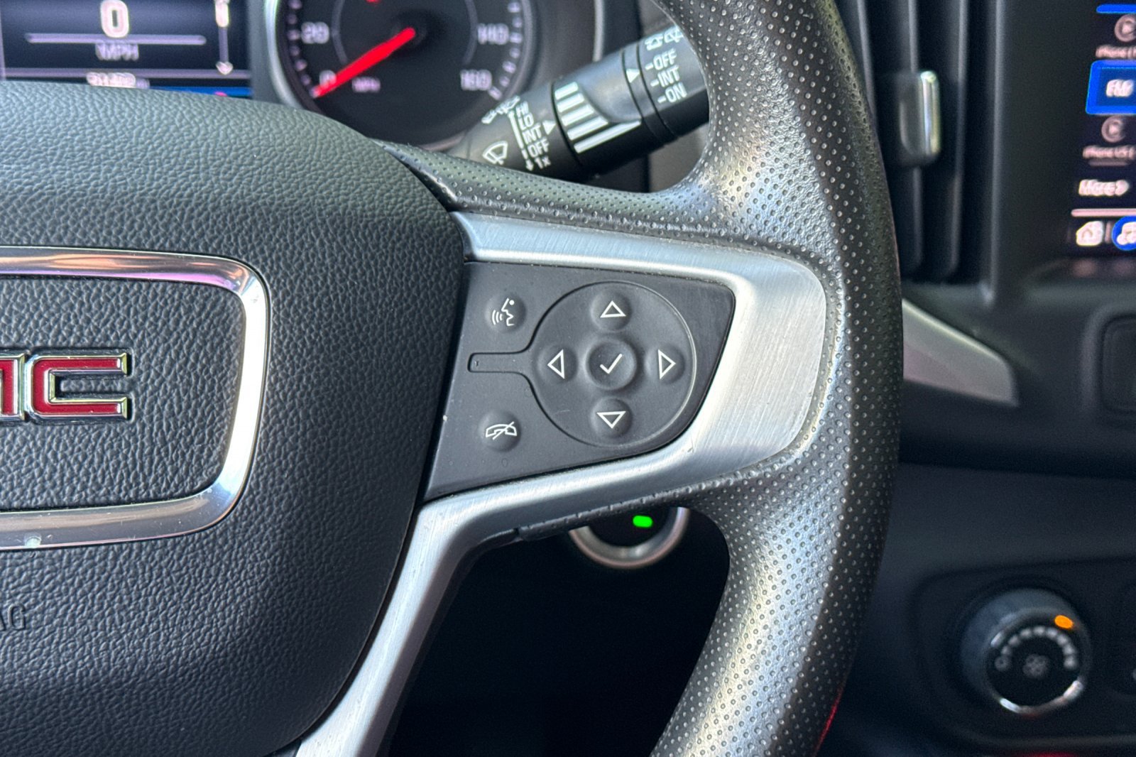 Used 2024 GMC Terrain SLE FWD image 31