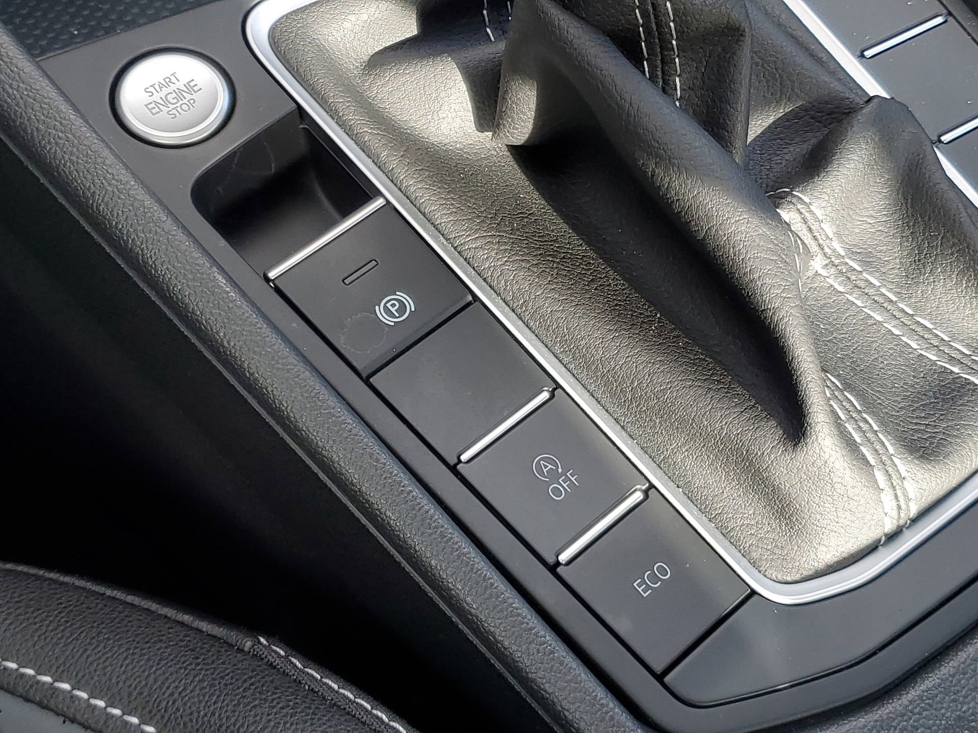 Used 2025 Volkswagen Jetta SE FWD image 30