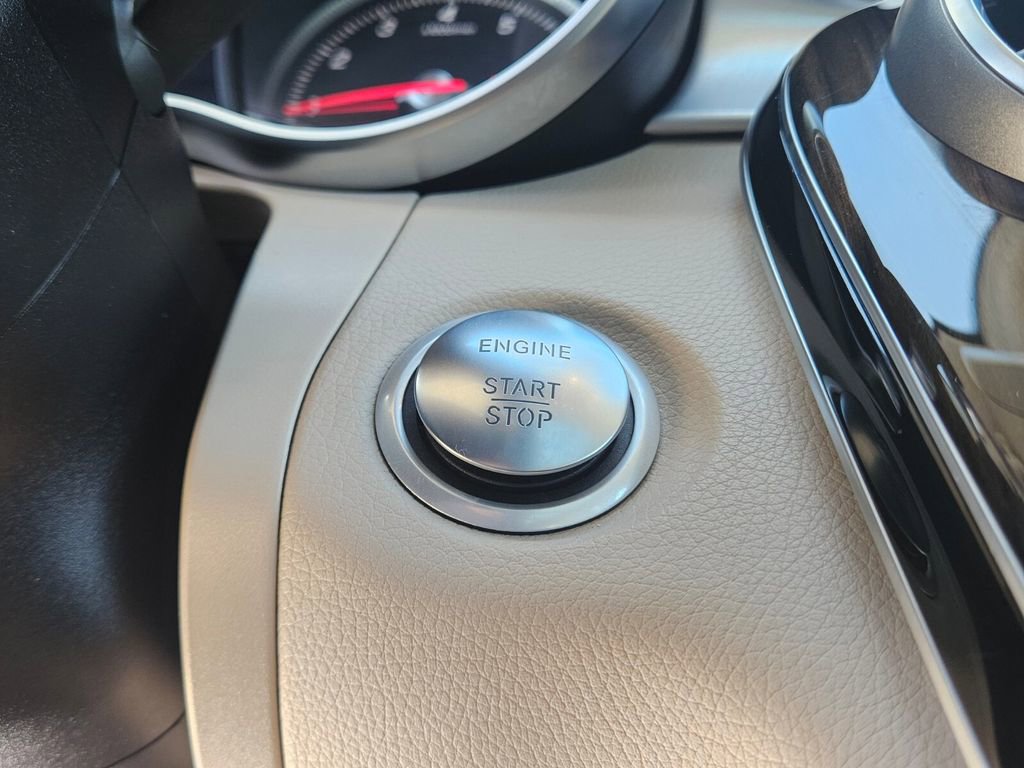 Used 2018 Mercedes-Benz GLC 300 4MATIC image 23