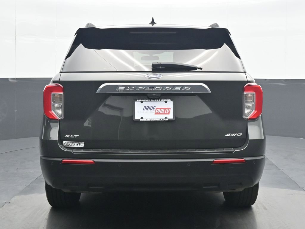 Used 2023 Ford Explorer XLT AWD/4WD image 5