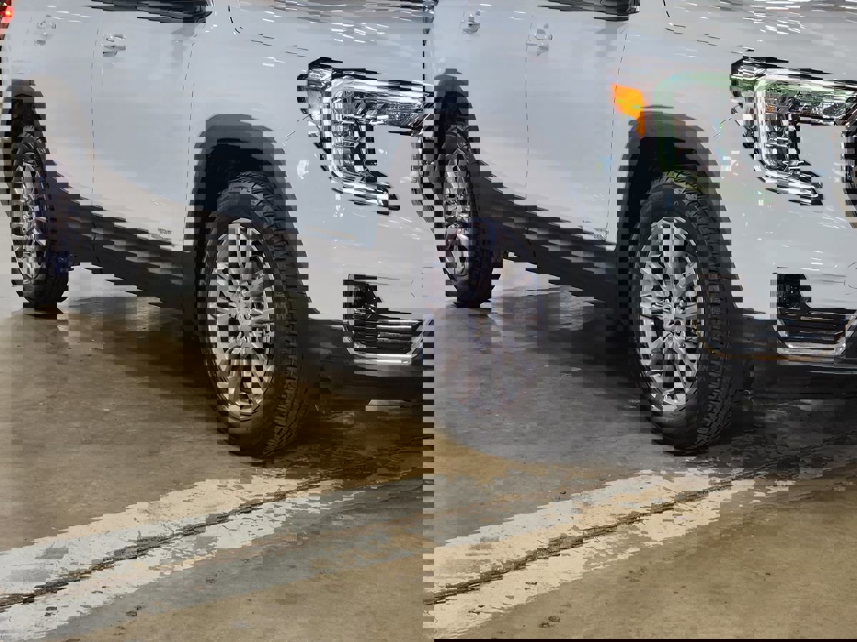 Used 2022 GMC Terrain SLT image 16