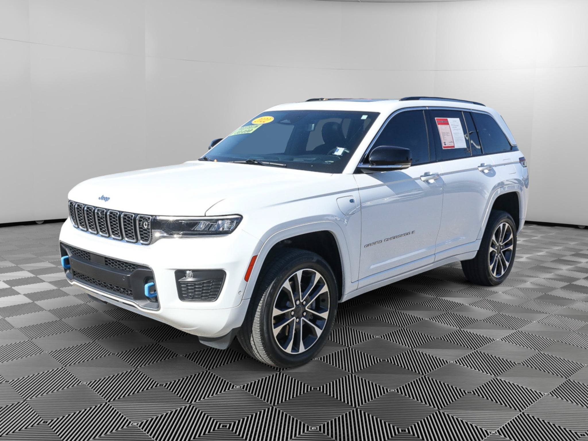 Used 2022 Jeep Grand Cherokee Overland w/ Advanced Protech Group III AWD/4WD image 1