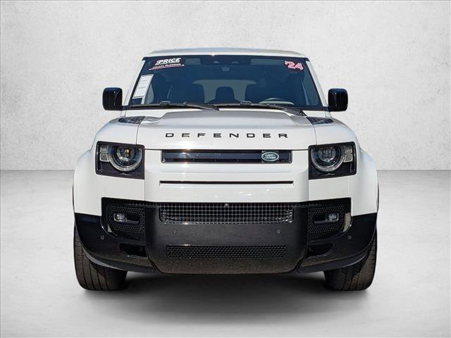 Used 2024 Land Rover Defender 130 X-Dynamic SE image 2