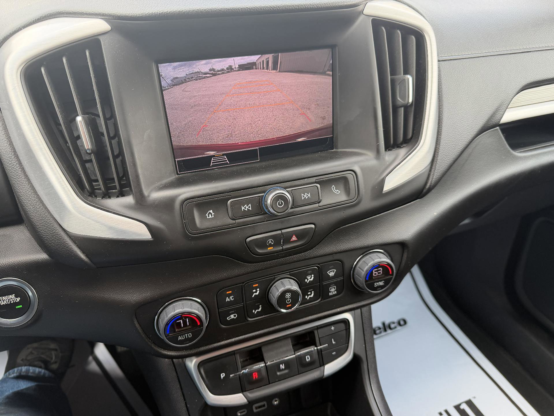 Used 2024 GMC Terrain SLE w/ Driver Convenience Package FWD image 11