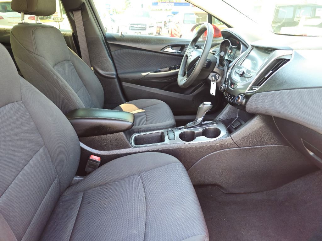Used 2017 Chevrolet Cruze LT image 47
