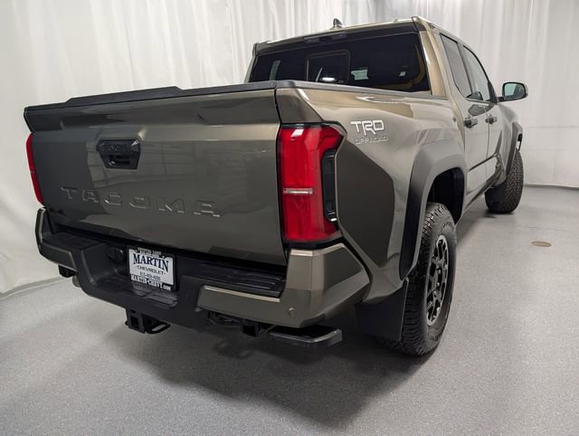 Used 2024 Toyota Tacoma TRD Sport AWD/4WD image 3