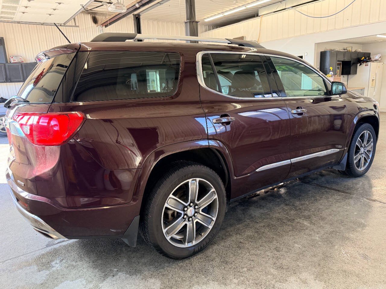Used 2017 GMC Acadia Denali w/ Technology Package AWD/4WD image 3